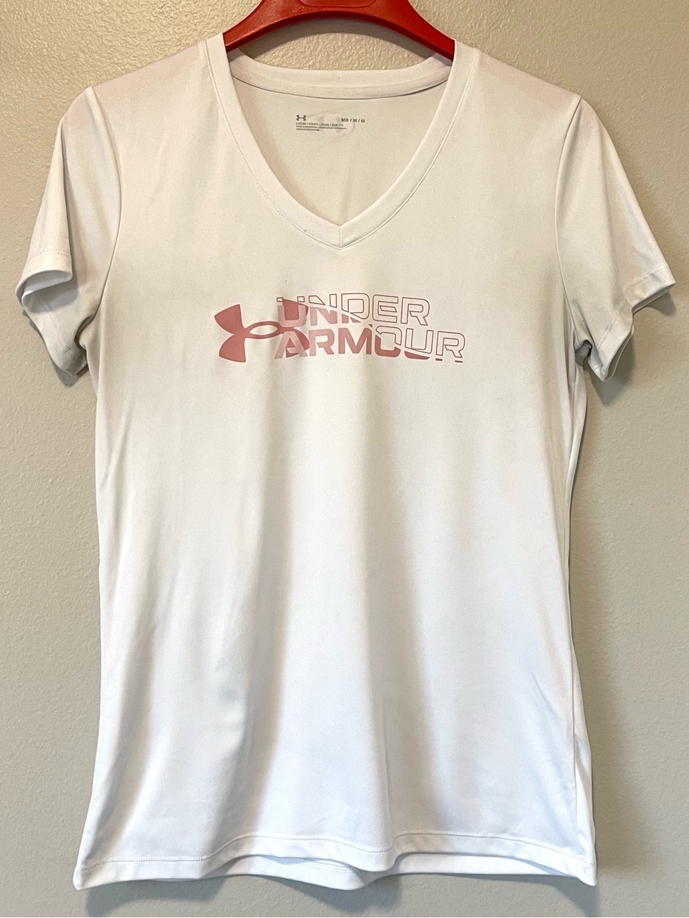 Under Armour Loose Performance Shirt - V-Neck & Dusty Pink - Size Medium